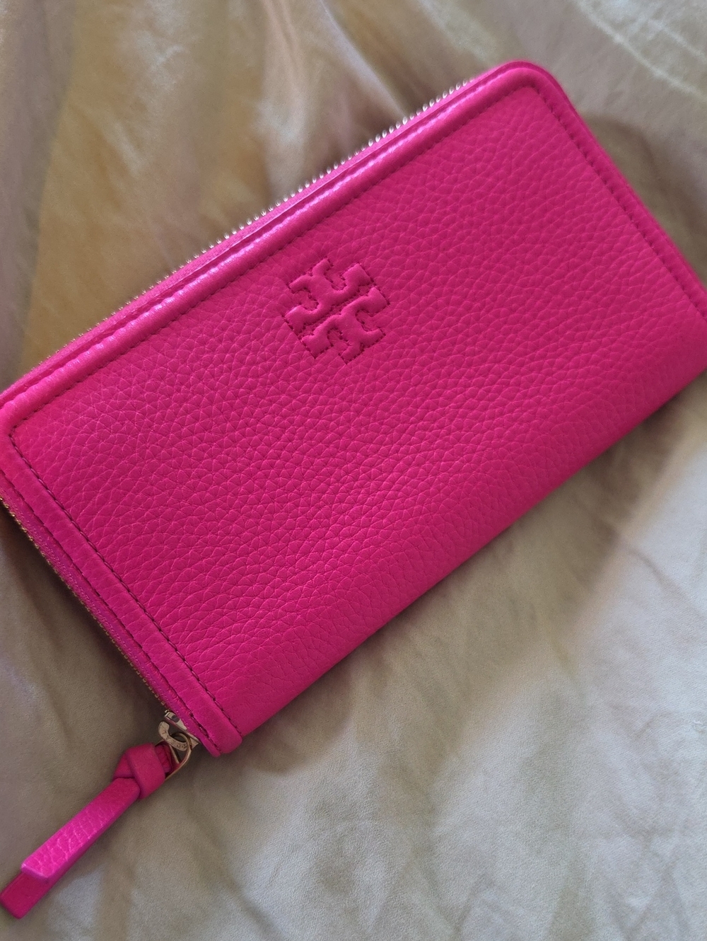 AWESOME Tory Burch Hot Pink Pebbled Leather Zip Wallet